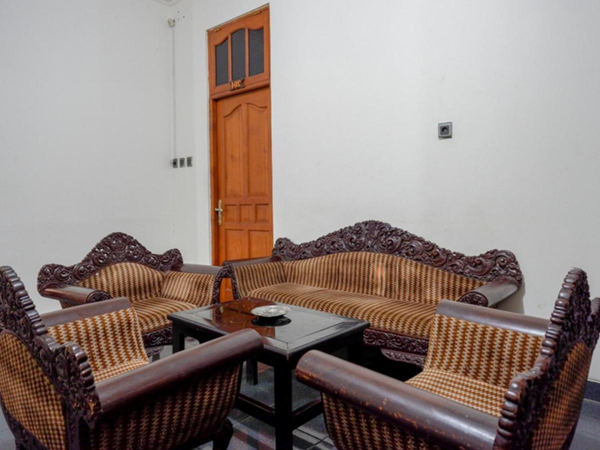 فندق Reddoorz Near Tugu يوغياكارتا المظهر الخارجي الصورة